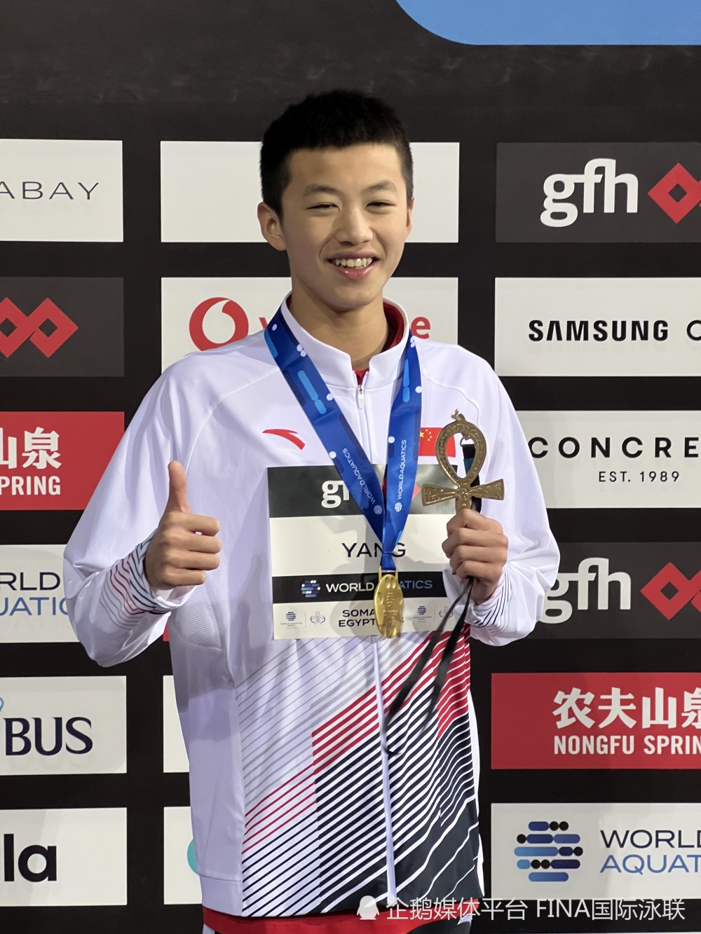 雷火电竞官网-埃及选手刷新纪录，激动夺得金牌