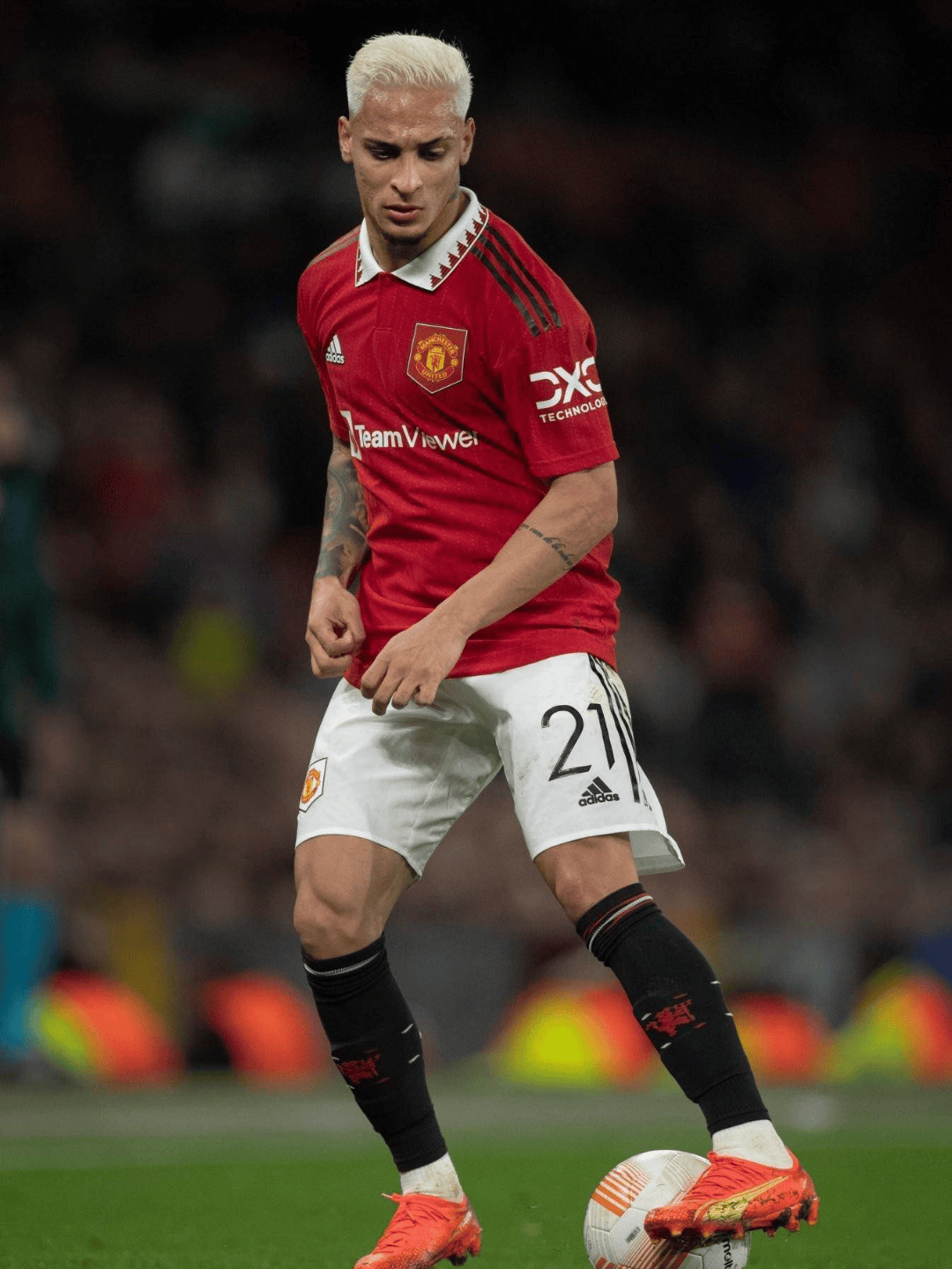 包含巴西国脚突降重伤，或将影响世界杯表现的词条