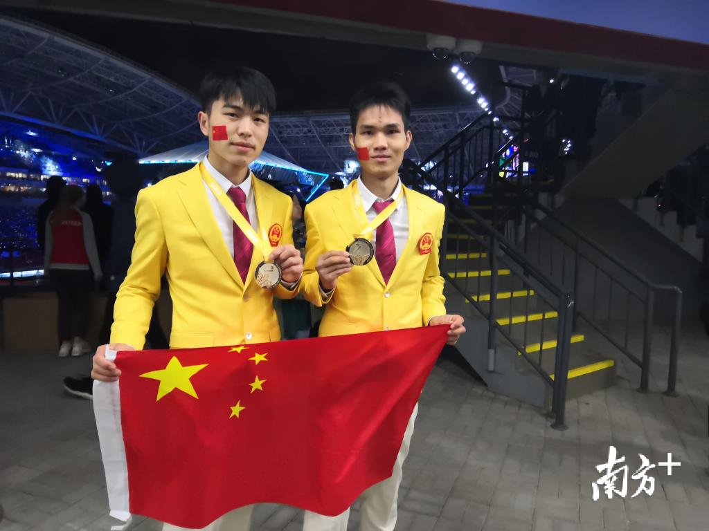 小伙子勇夺金牌，旗开得胜！的简单介绍