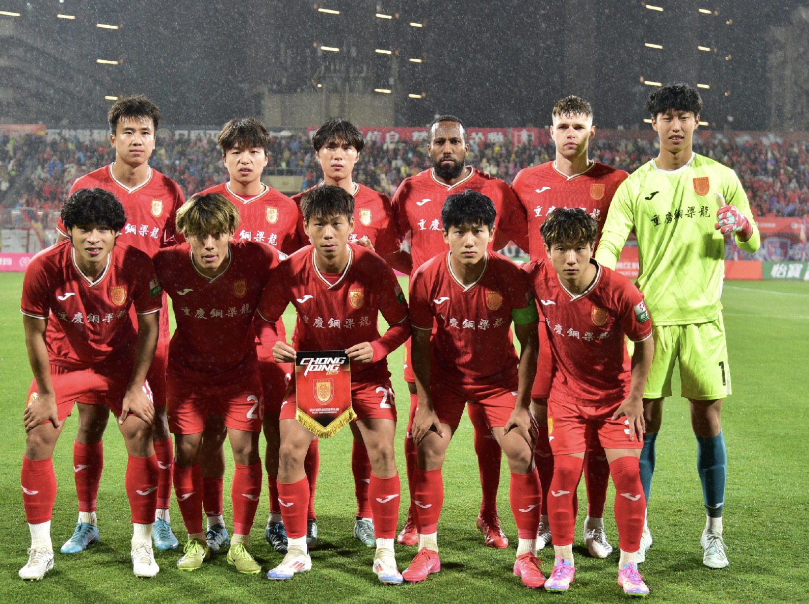 雷火电竞入驻-包含国内足球联赛蓬勃发展，各队势均力敌的词条