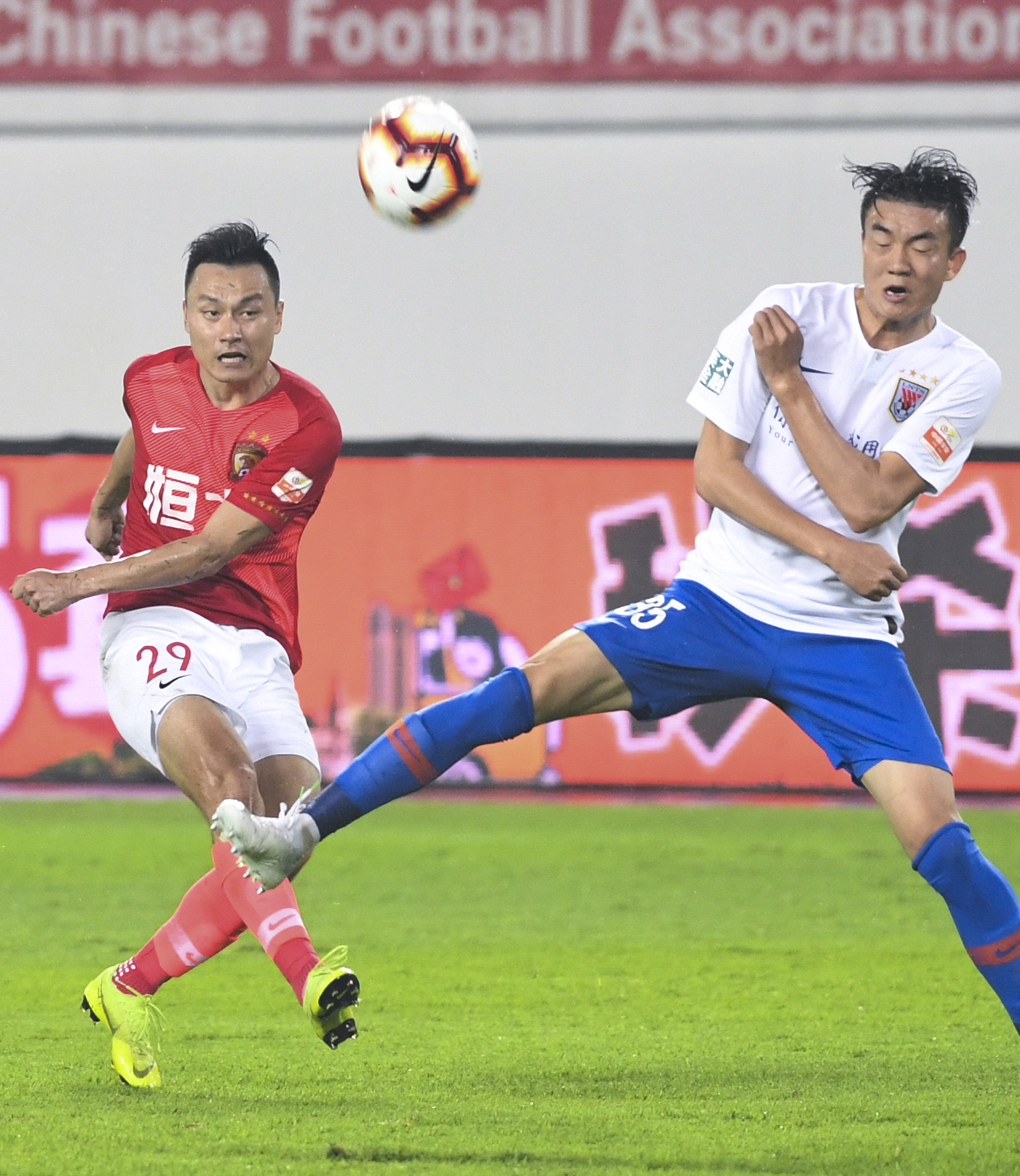 雷火电竞-山东鲁能欲签中超后防核心，恒大队长成目标的简单介绍