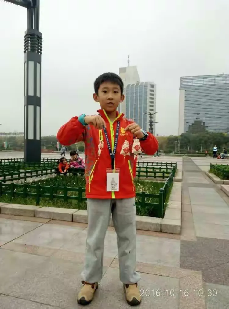 雄鹰球员展现火力，领队取得胜利