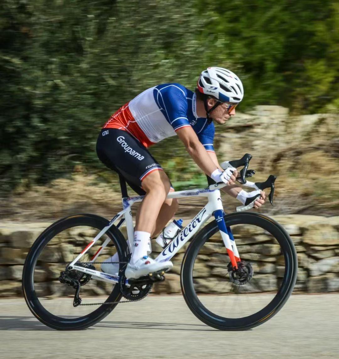 雷火电竞充值-自行车冠军加速冲刺，刷新最快纪录