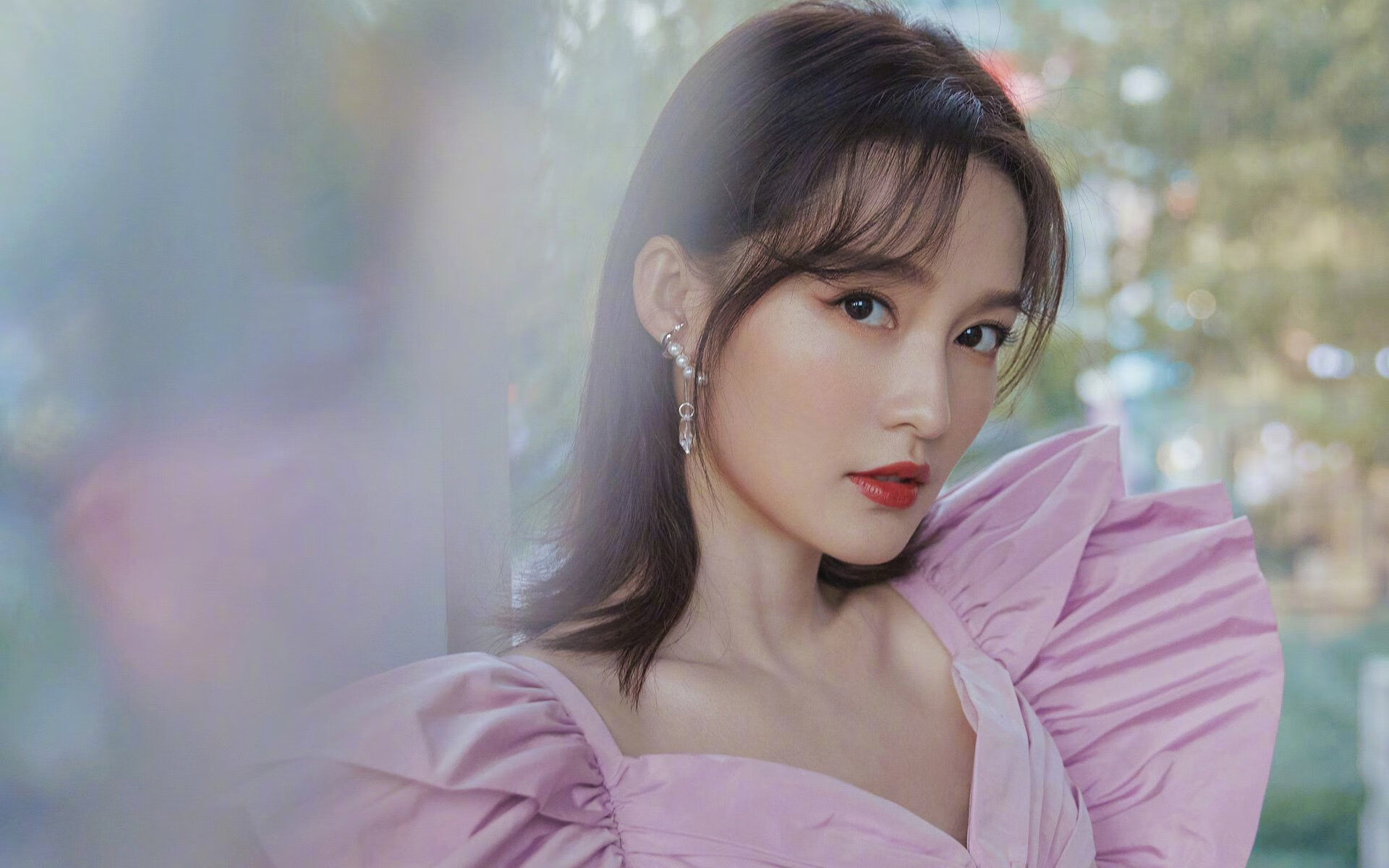 唯一性的两面，库尔图瓦的沉默神迹与英格兰的喧嚣史诗