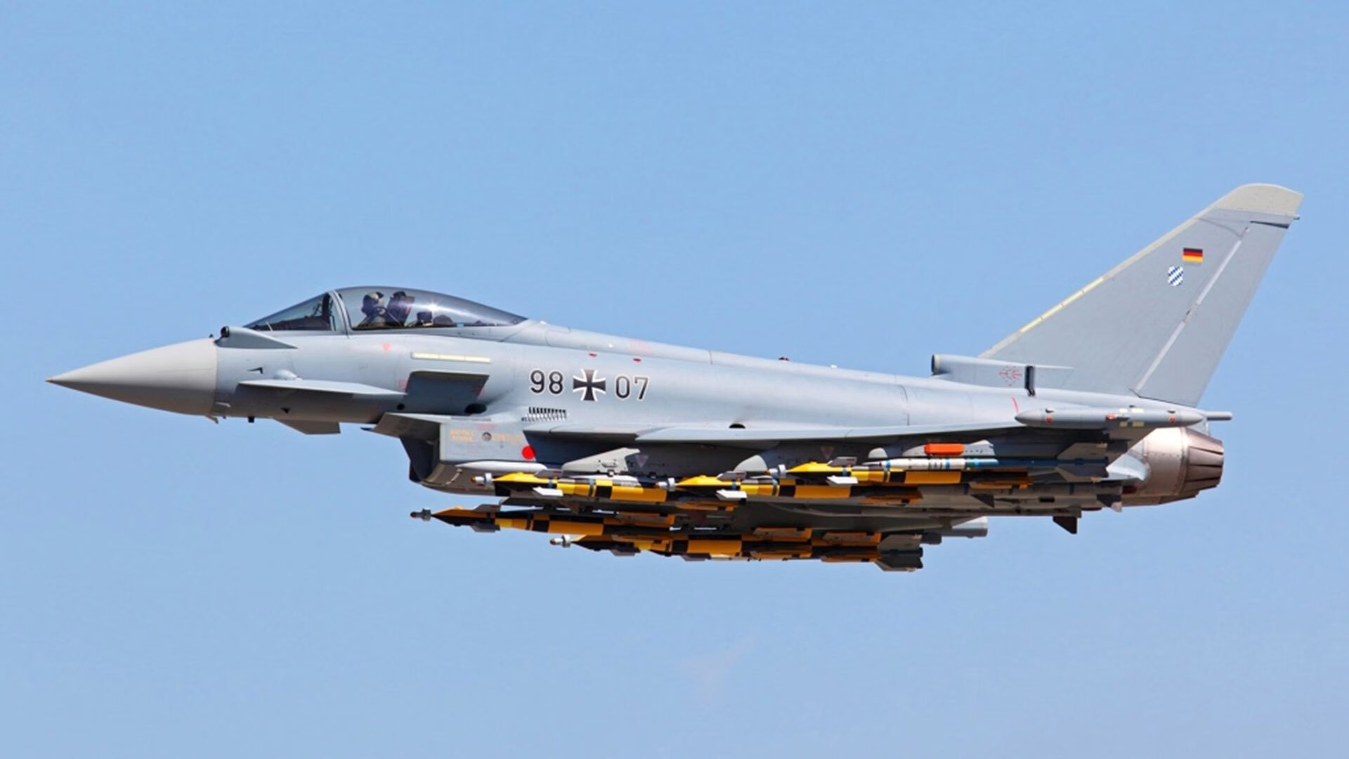 雷火电竞-无声处听惊雷—当楚阿梅尼于欧冠之夜成为棋盘上的将杀之手