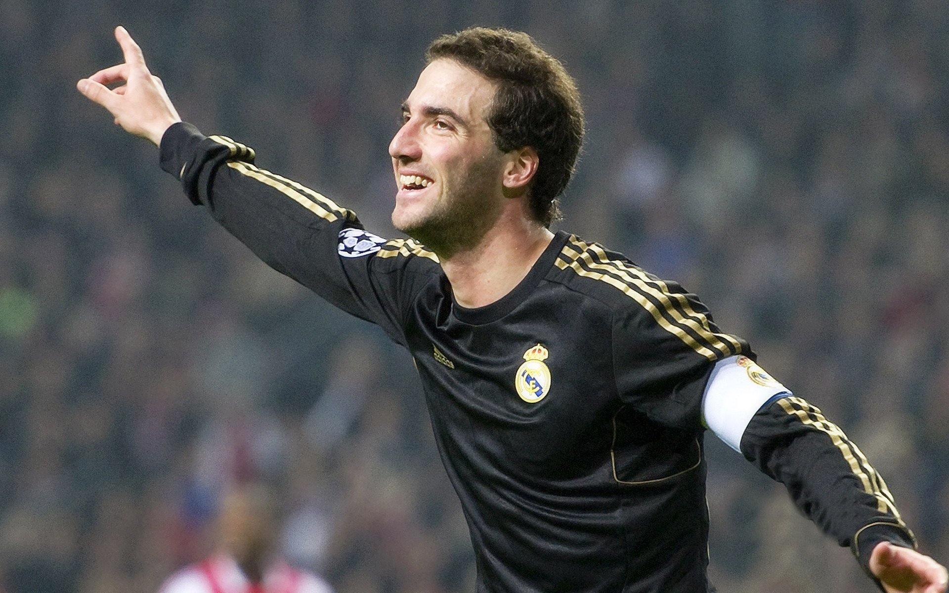 雷火电竞主播-当俱乐部碾过国家队，弗拉霍维奇爆发，雷恩荒诞狂胜乌拉圭的背后