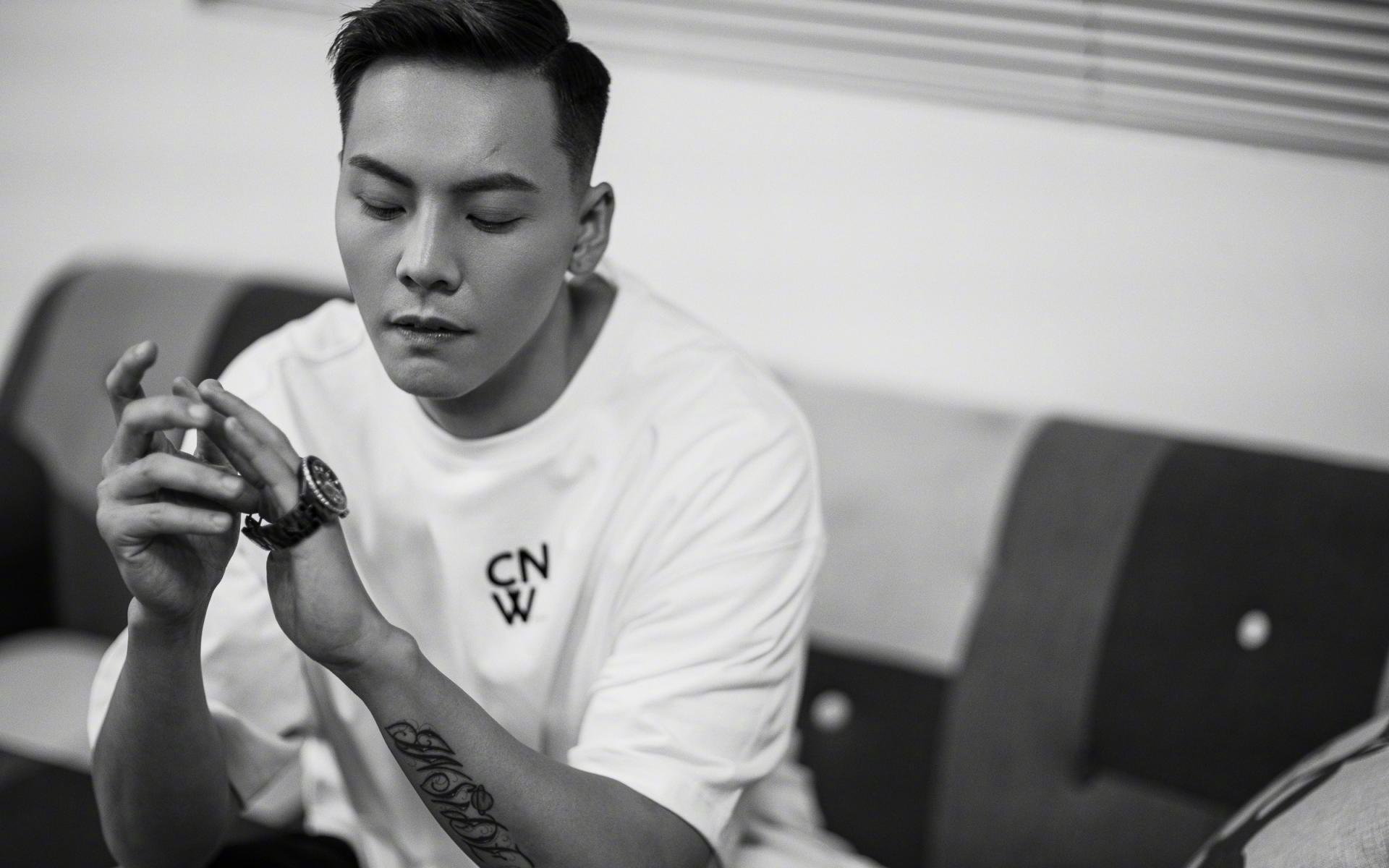 雷火电竞合作-冰与火的协奏曲，贝林厄姆的烈焰与那不勒斯的霜雪